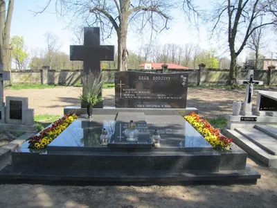 Treska Elżbieta. Zakład kamieniarski. Wyrób nagrobków z granitu, schody